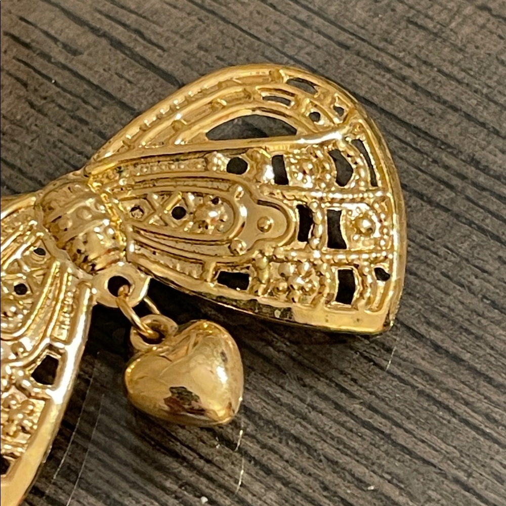 Vintage Carrington Jewelers Filigree 'Heart & Bow Pin' Dangle Brooch Gold-tone - Picture 16 of 16